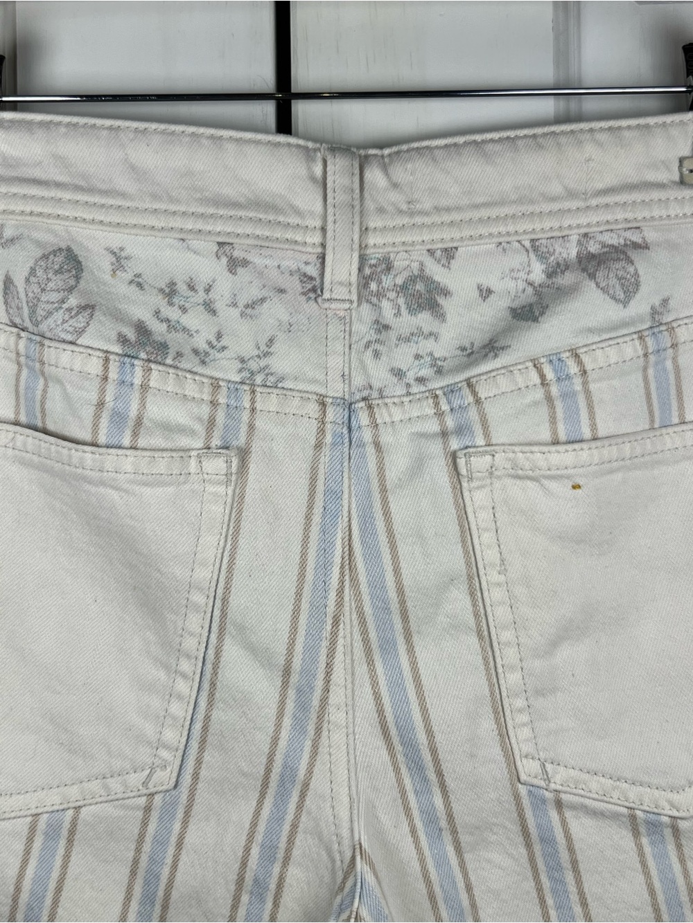 Pilcro Anthropologie Striped Denim Shorts Slim Boyfriend Cream Blue Size 28 - Picture 5 of 9